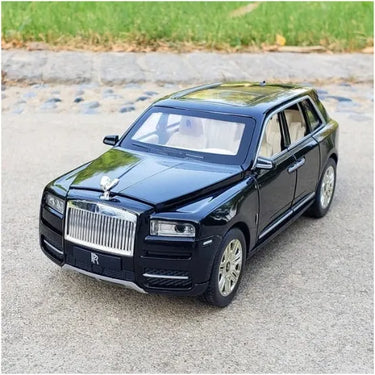 1:24 Diecast Rolls Royce Cullinan Model With Smoke